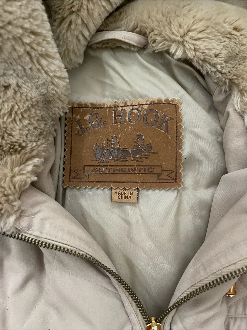 J.G. Hook Quilted Coat Womens Faux Fur Hood Beige Jacket Vintage Gold Hardware - Picture 2 of 10